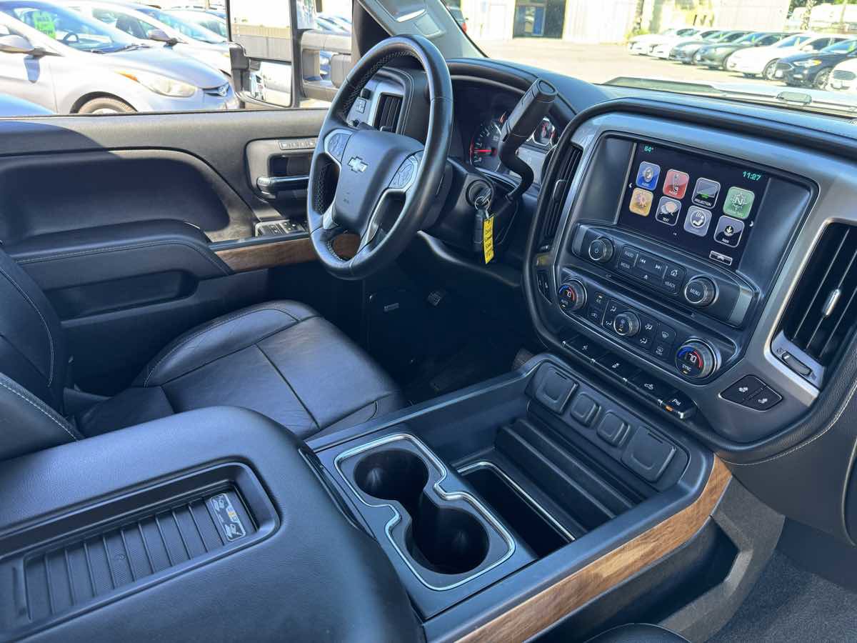 Used 2017 Chevrolet Silverado 1500 LTZ w/ LTZ Plus Package AWD/4WD image 15