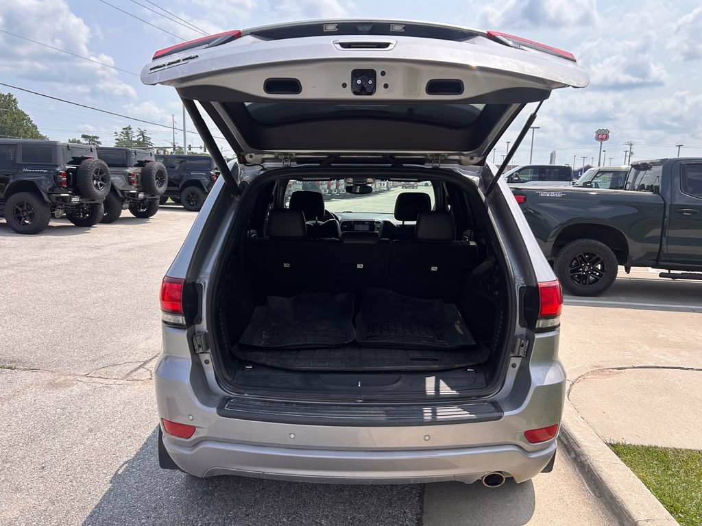 Used 2019 Jeep Grand Cherokee Altitude AWD/4WD image 16