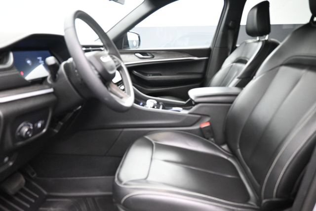 Used 2025 Jeep Grand Cherokee Limited w/ Black Appearance Package AWD/4WD image 20