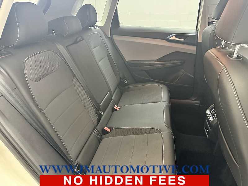 Used 2024 Volkswagen Taos SE FWD image 21