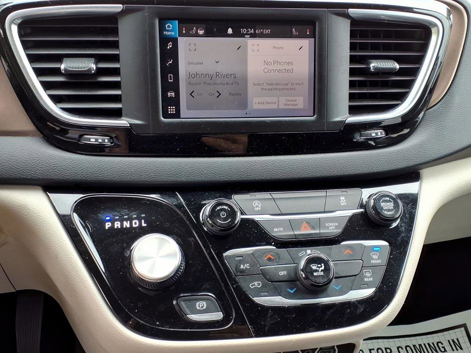 Used 2023 Chrysler Voyager LX FWD image 17