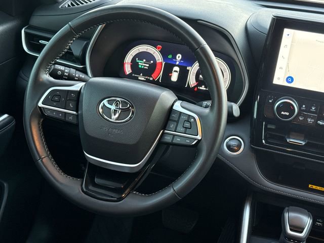 Used 2025 Toyota Highlander XSE image 13