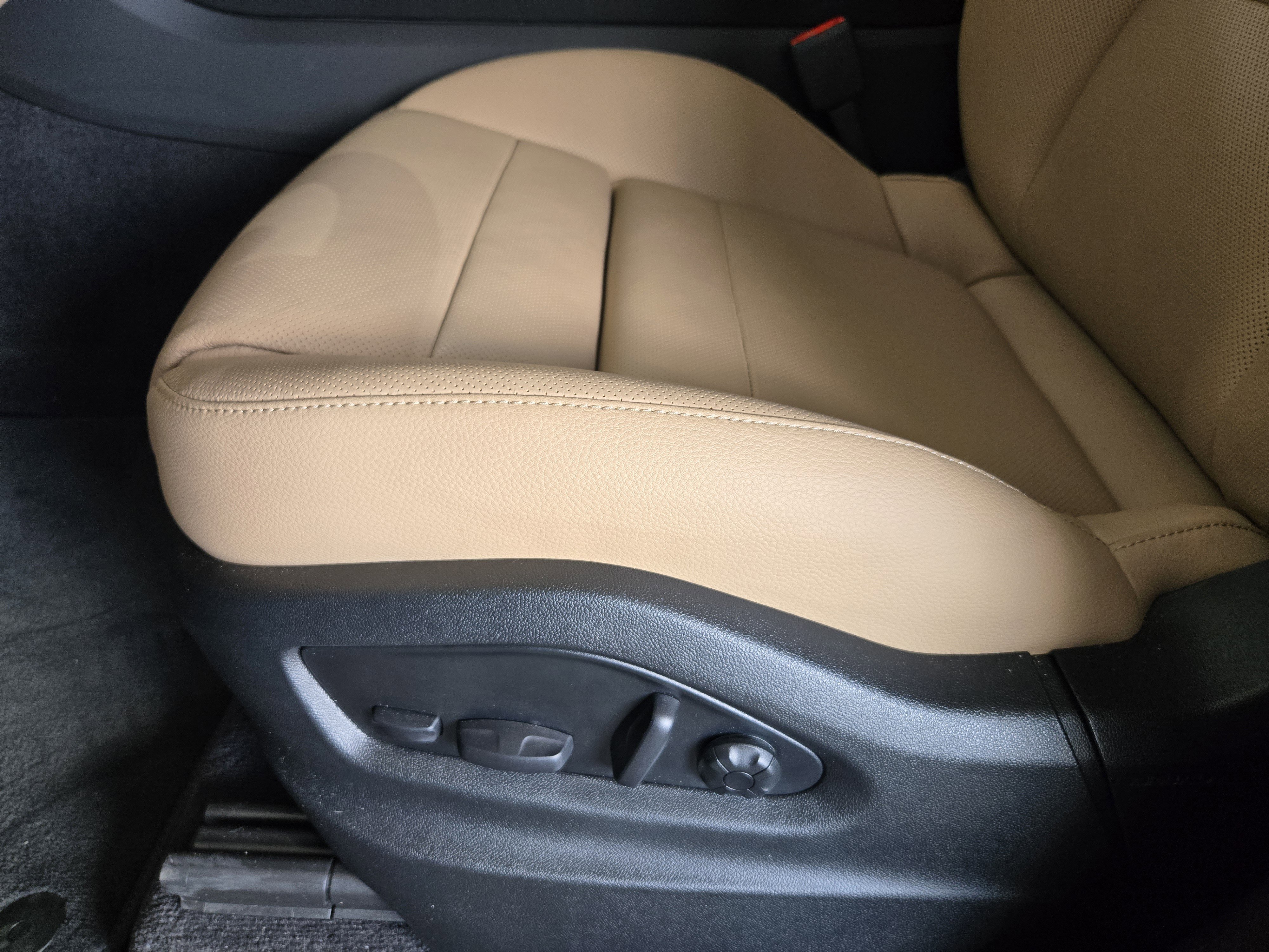 Certified 2025 Porsche Cayenne image 25