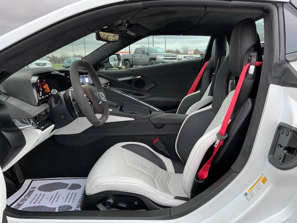 Used 2023 Chevrolet Corvette Stingray Premium Conv w/ Z51 Performance Package image 19