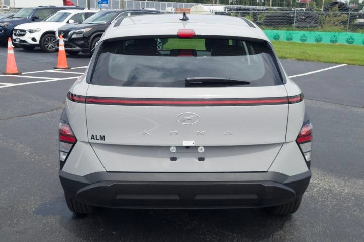 New 2027 Hyundai Kona SE FWD image 7