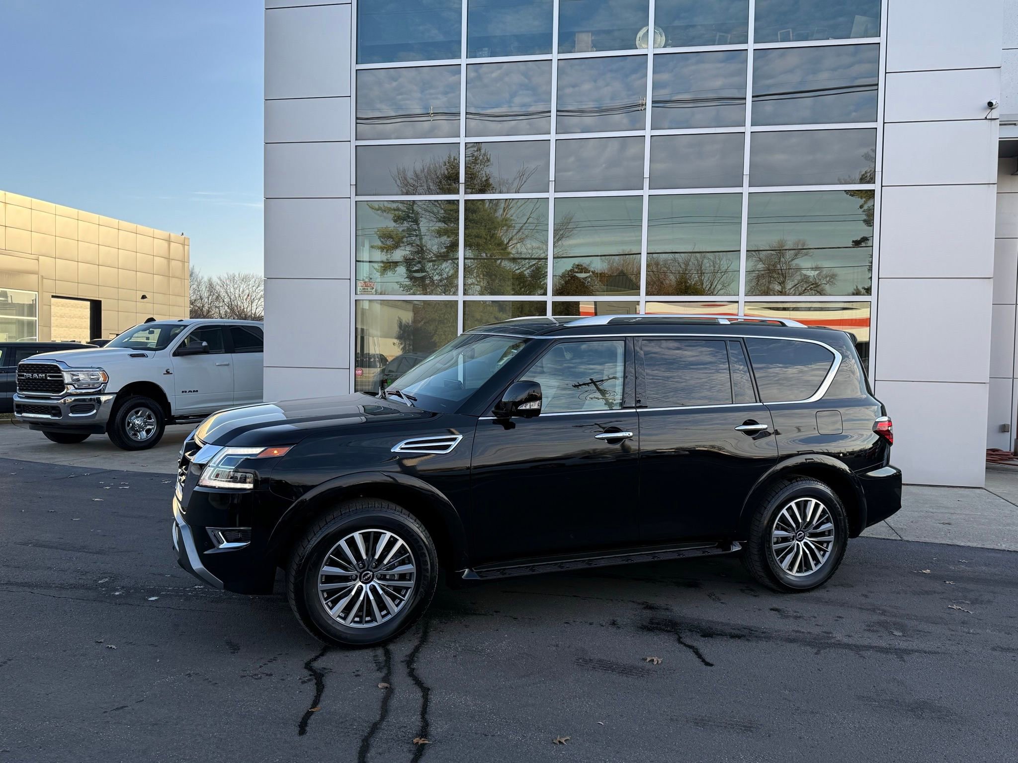 Used 2024 Nissan Armada SL w/ Captain's Chairs Package image 18