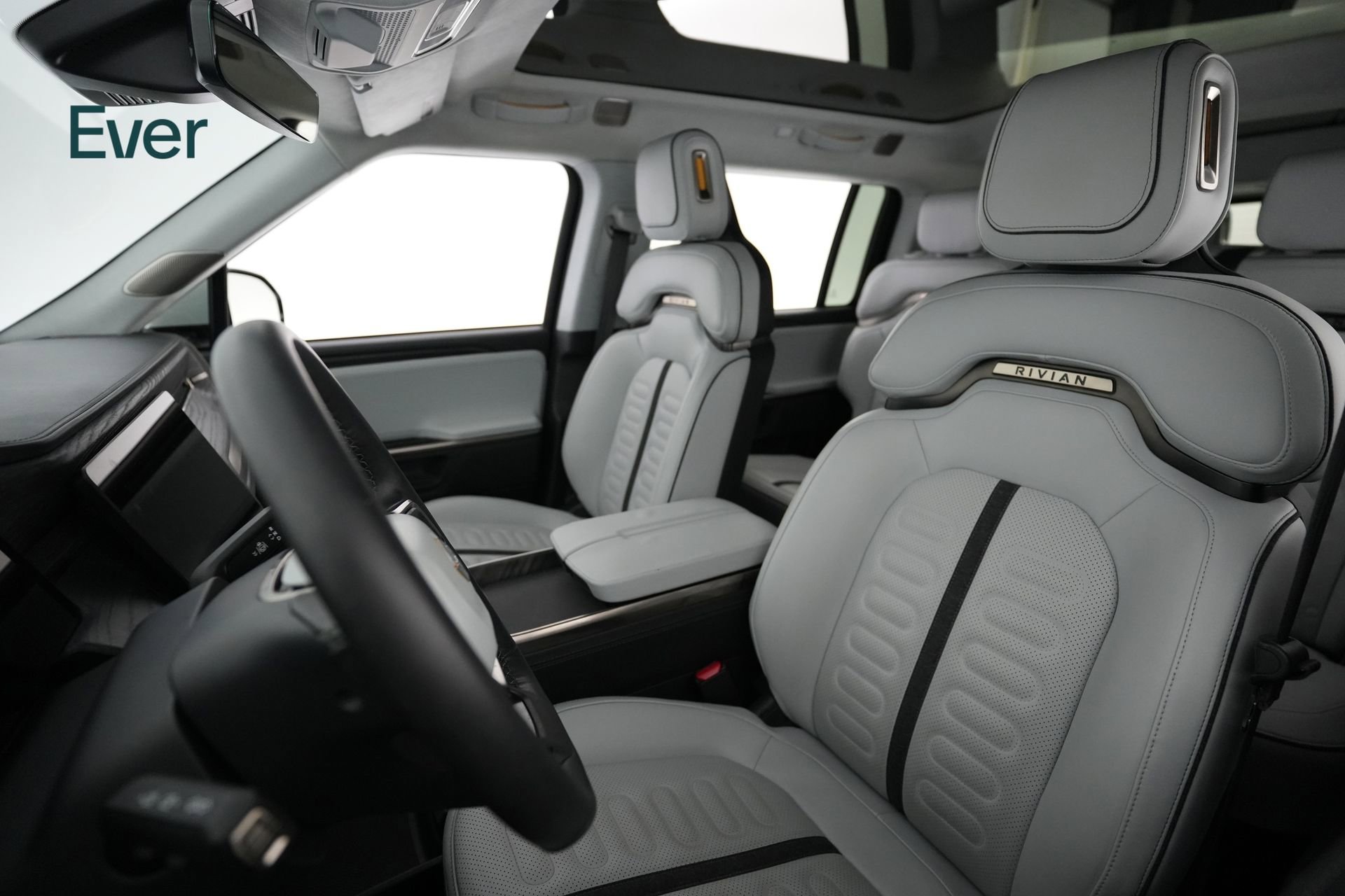 Used 2024 Rivian R1S Adventure image 4