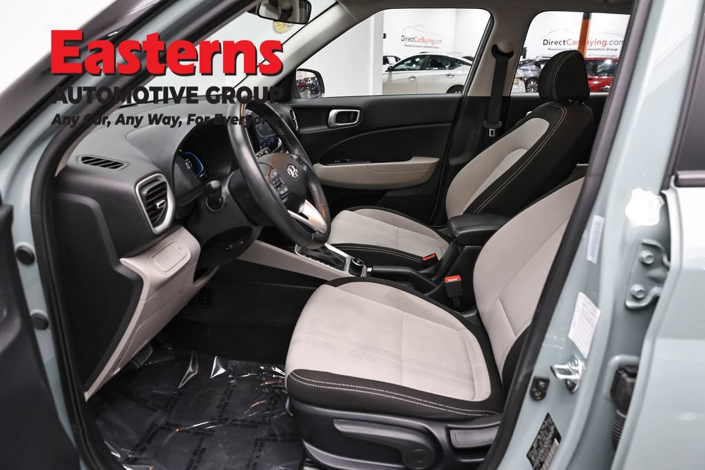 Used 2025 Hyundai Venue SEL FWD image 14