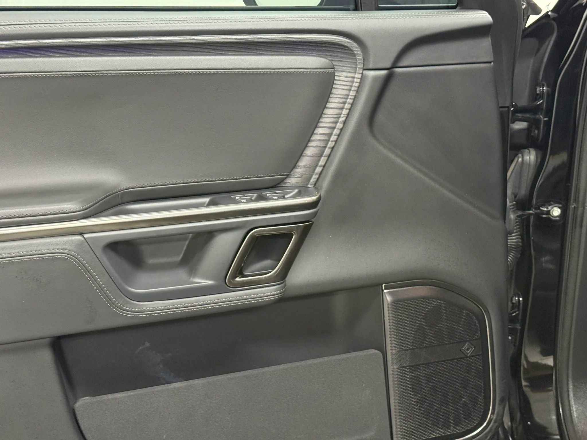 Used 2023 Rivian R1T Adventure image 32