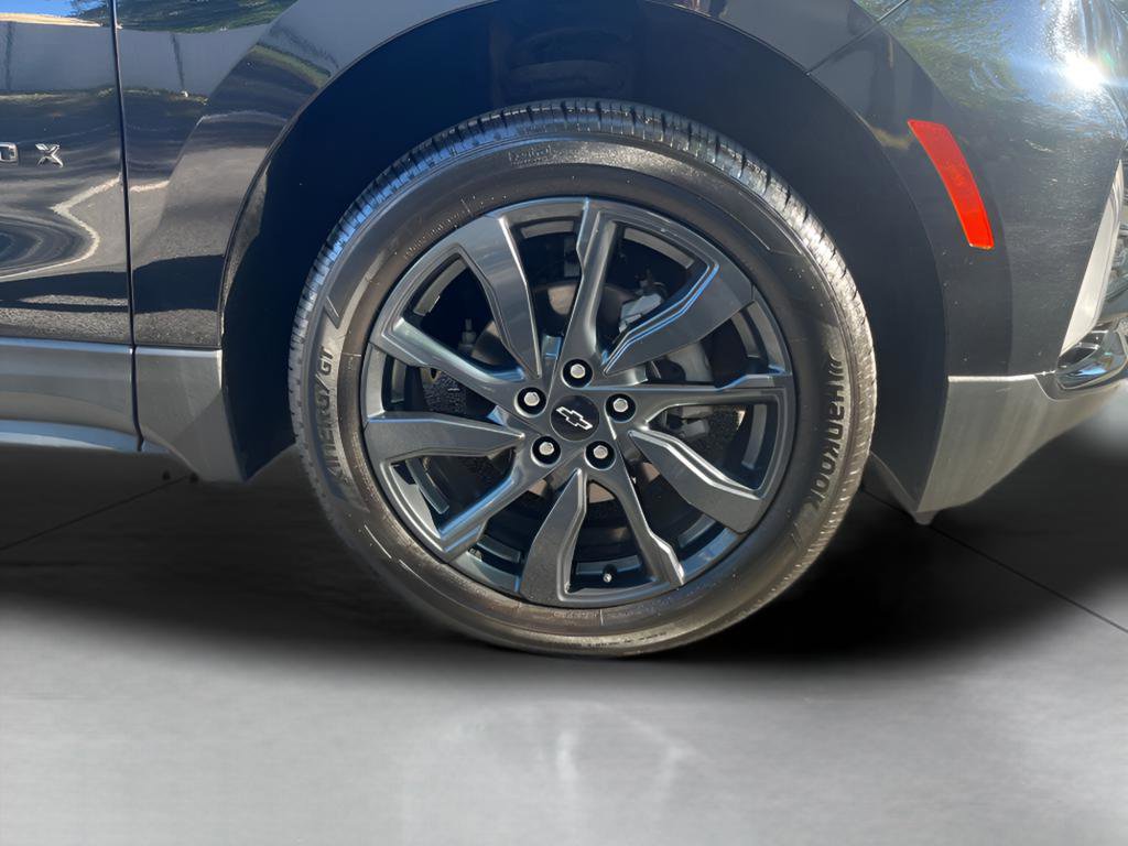 Used 2022 Chevrolet Equinox RS w/ Infotainment Package image 2