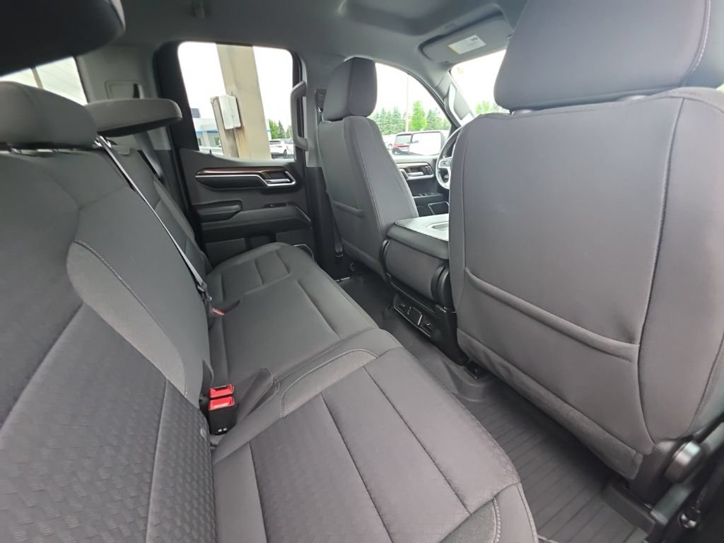 Used 2022 Chevrolet Silverado 1500 LT AWD/4WD image 19