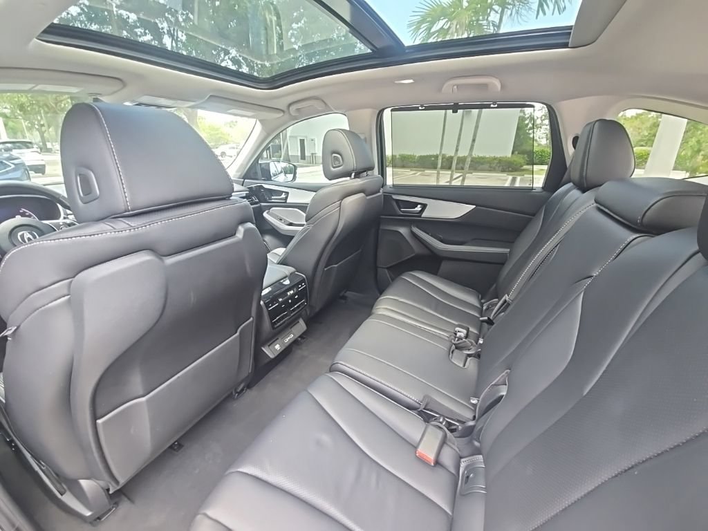 Certified 2024 Acura MDX w/ Technology Package FWD image 33