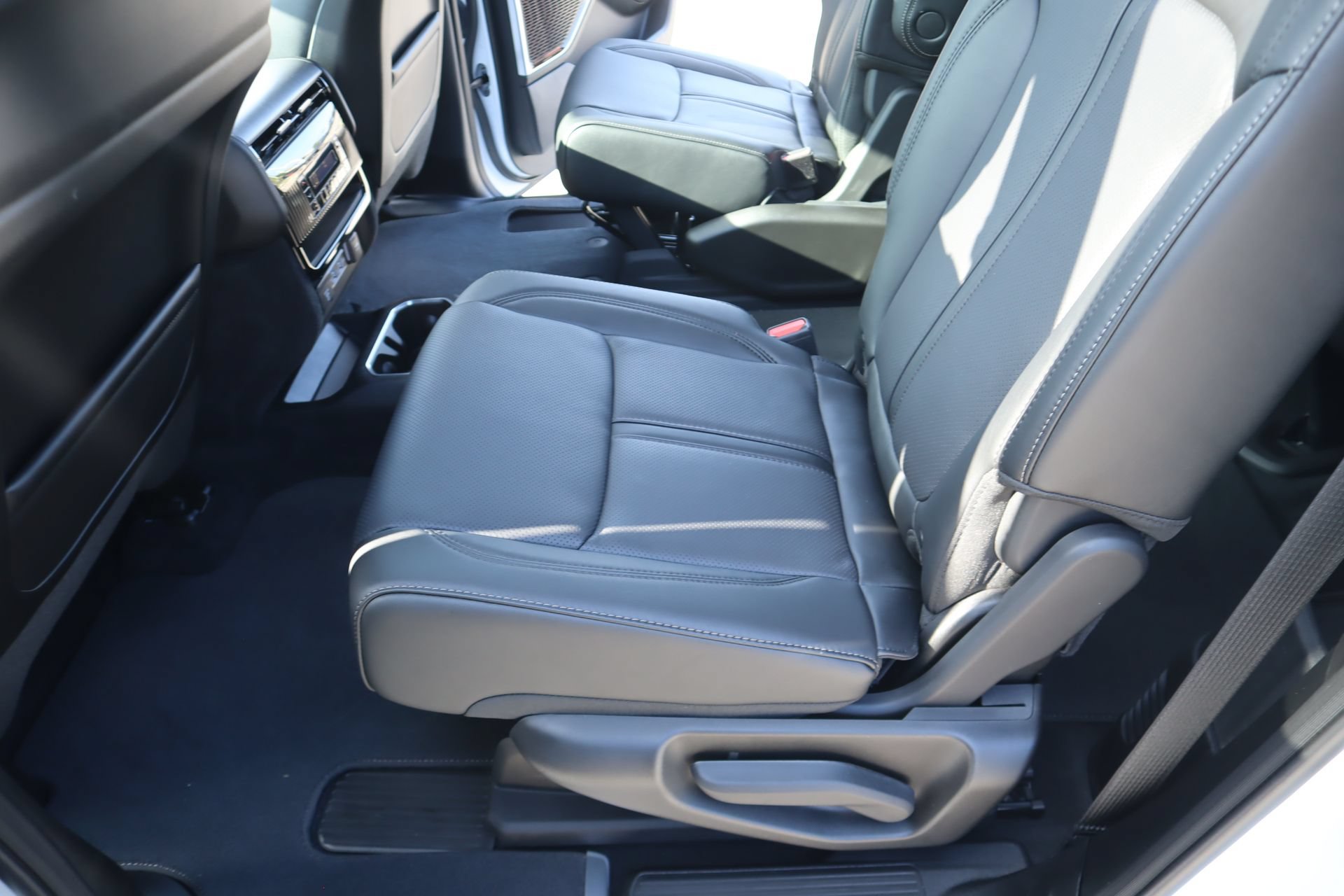 New 2026 Jeep Grand Wagoneer L Limited AWD/4WD image 13