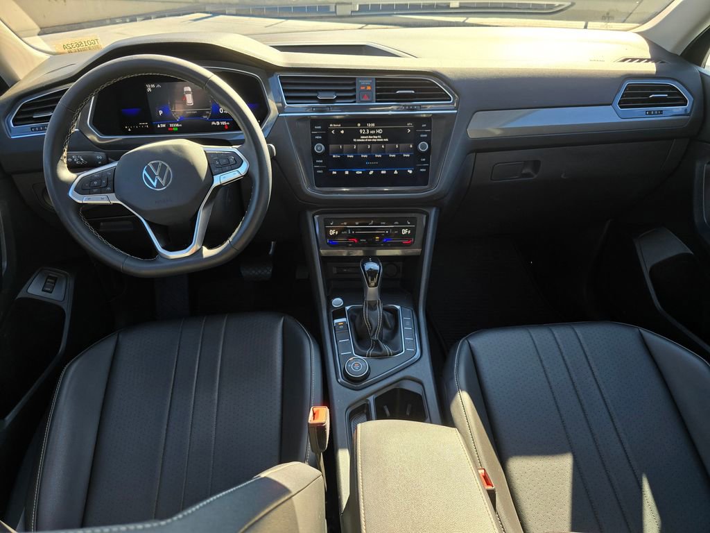 Used 2022 Volkswagen Tiguan SE image 19