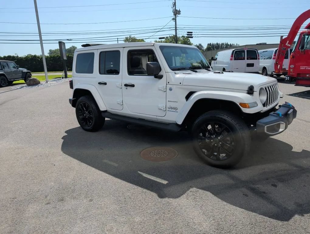 Used 2024 Jeep Wrangler Unlimited Sahara w/ Safety Group AWD/4WD image 6
