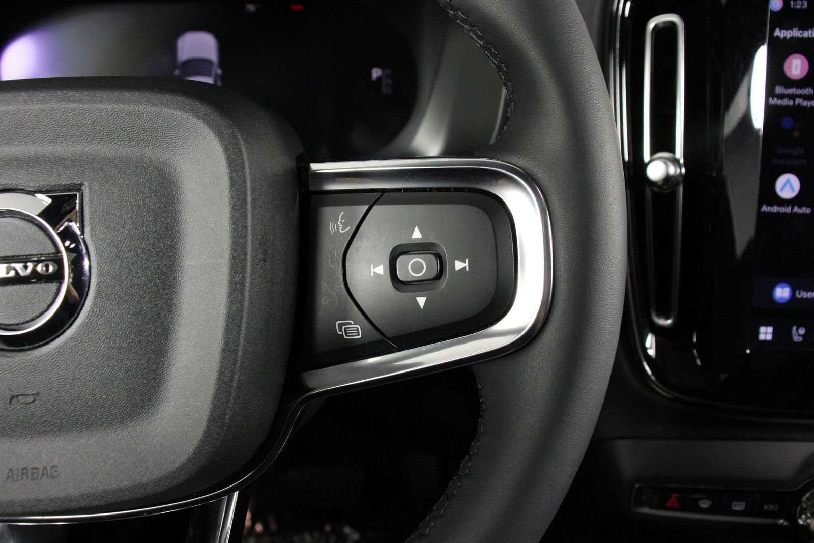 Certified 2023 Volvo XC40 Recharge Ultimate image 11