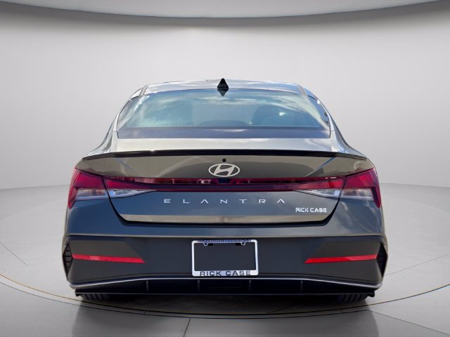 New 2026 Hyundai Elantra SEL Sport FWD image 4
