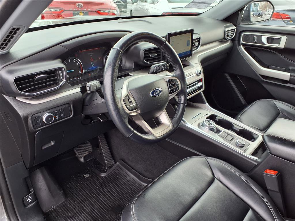 Used 2022 Ford Explorer XLT w/ Equipment Group 202A image 17