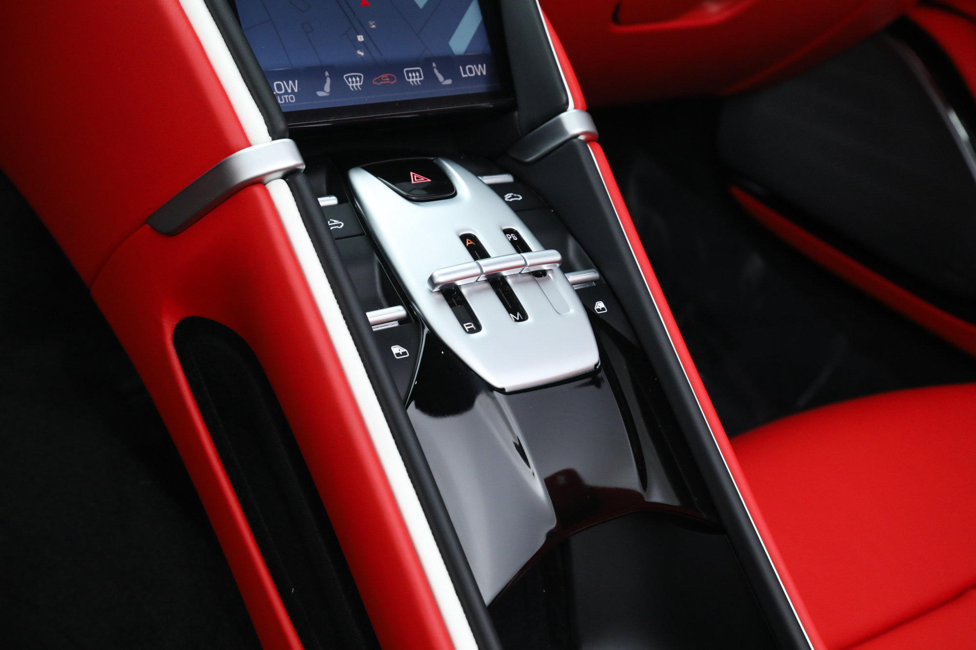 Certified 2025 Ferrari Roma Spider RWD image 32