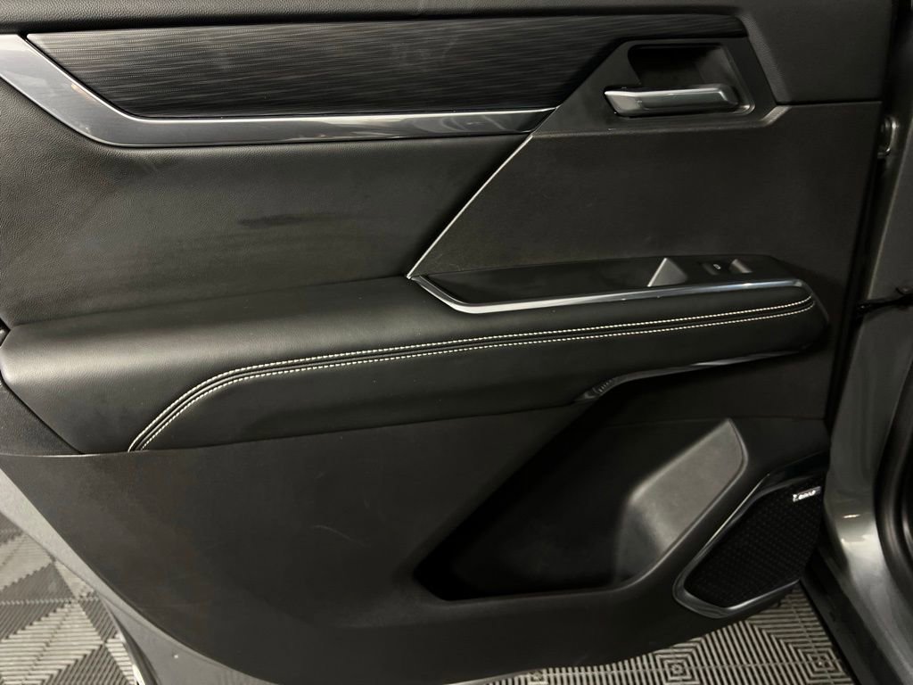 Used 2025 GMC Acadia Elevation image 28