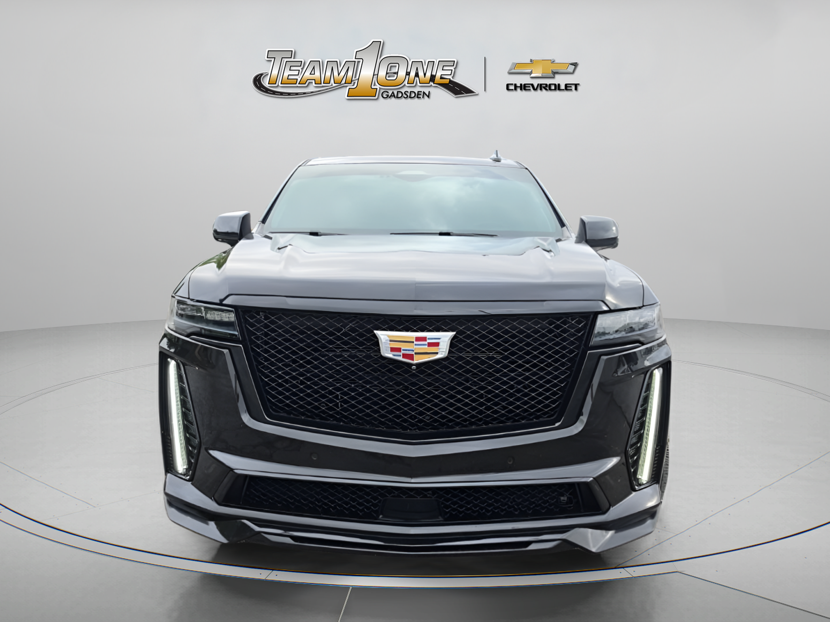 Used 2023 Cadillac Escalade ESV V AWD/4WD image 2