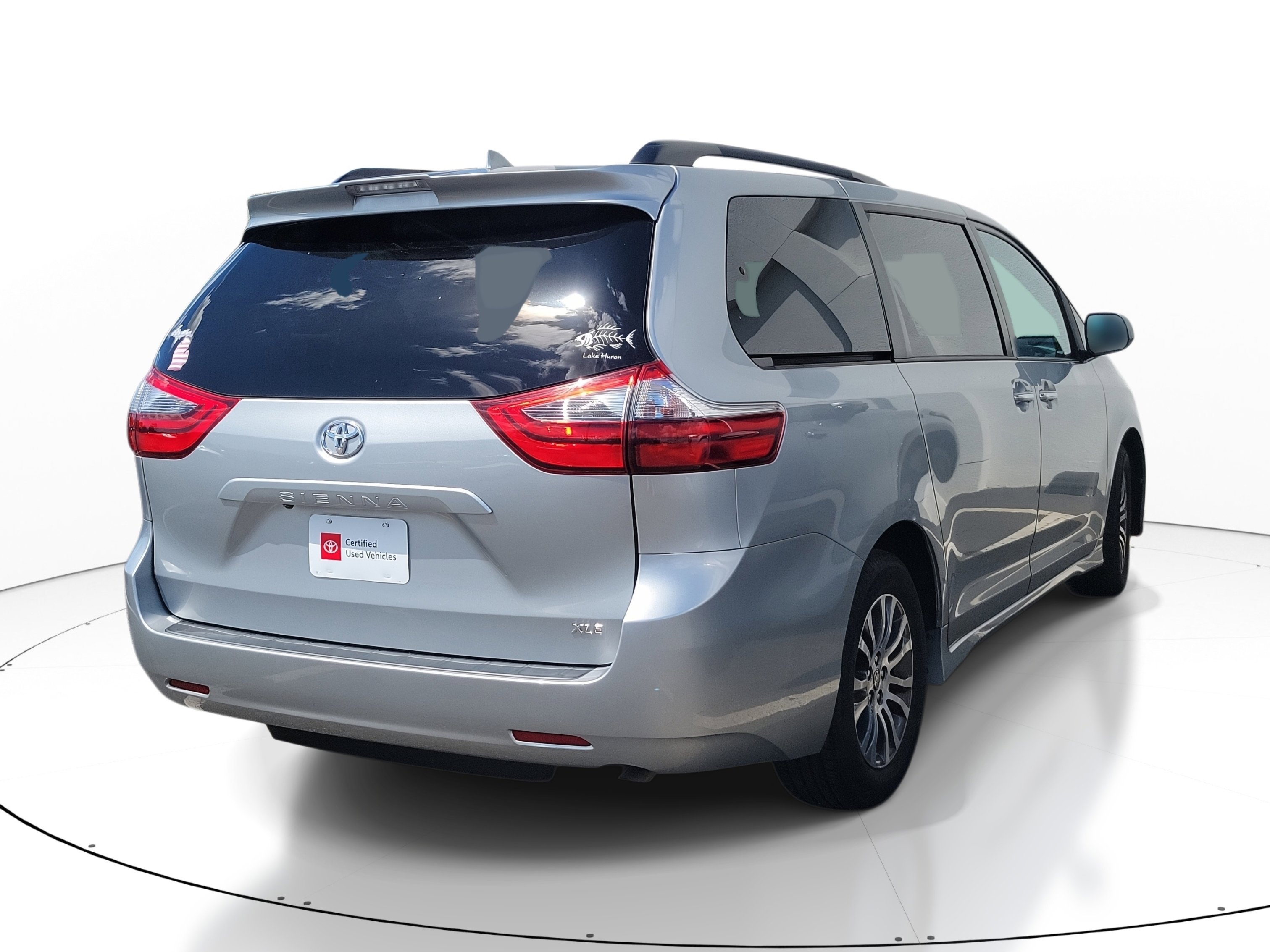 Used 2020 Toyota Sienna XLE image 10