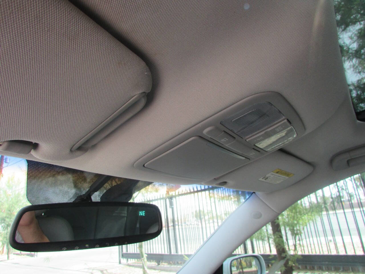 Used 2006 Hyundai Azera Limited FWD image 24