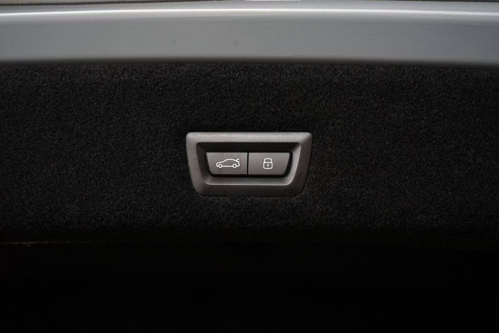 Used 2023 BMW 760i xDrive image 36