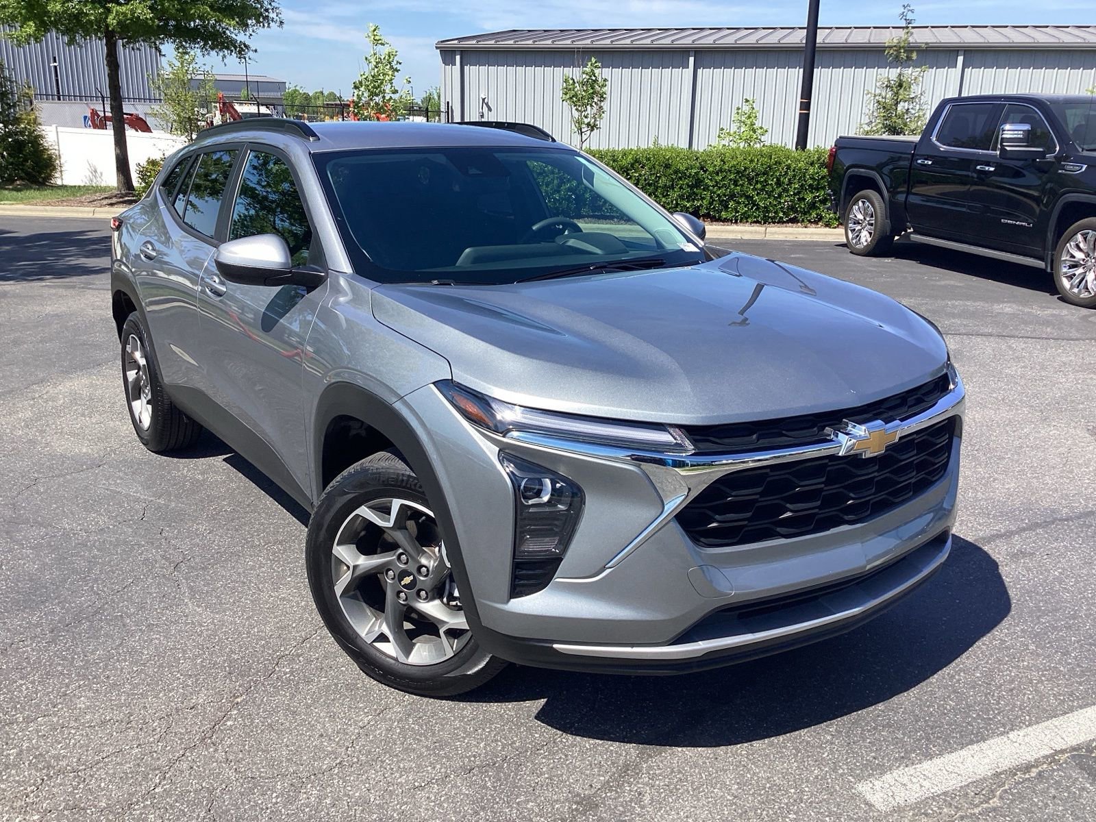 Used 2025 Chevrolet Trax LT