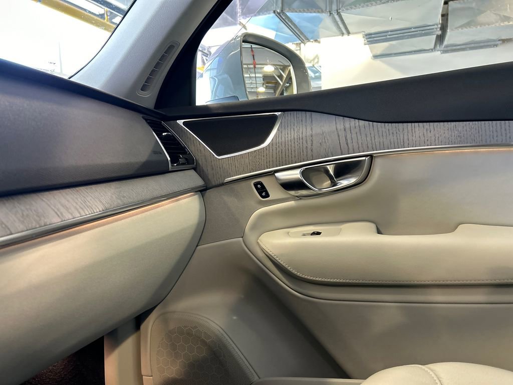 Used 2025 Volvo XC90 B6 Plus w/ Protection Package Premier image 20