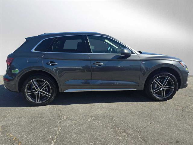Used 2023 Audi Q5 e Premium w/ Convenience Package image 2