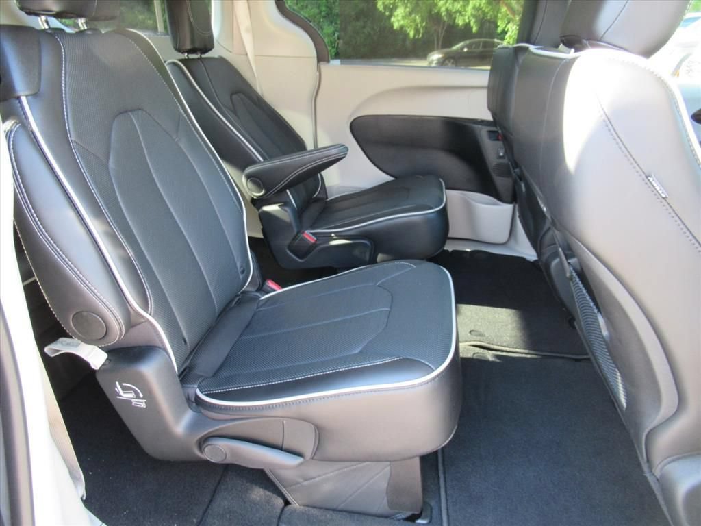 Certified 2024 Chrysler Pacifica Limited AWD/4WD image 19