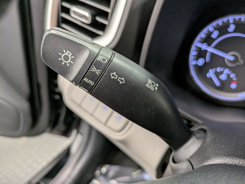 Used 2021 Hyundai Venue SEL w/ Premium Package image 20