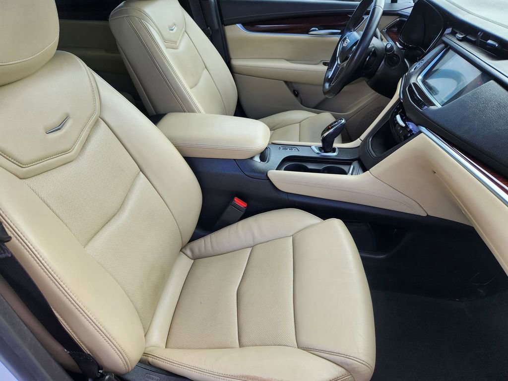 Used 2018 Cadillac XT5 Premium Luxury w/ Driver Assist Package AWD/4WD image 9