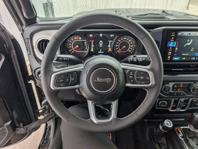 Used 2025 Jeep Wrangler Unlimited Sahara AWD/4WD image 14