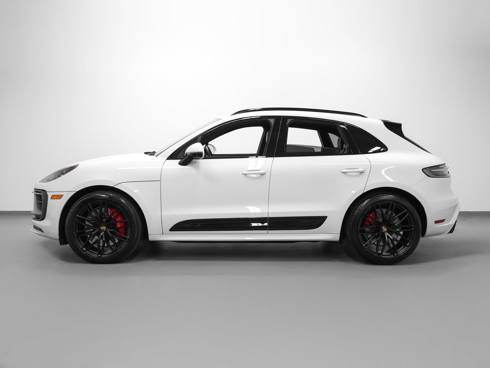 Certified 2022 Porsche Macan GTS image 2