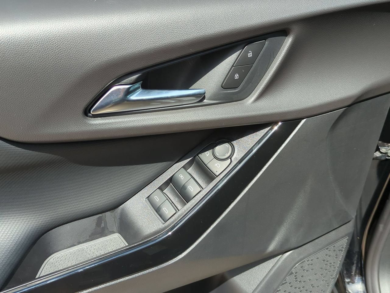 New 2027 Chevrolet Equinox LT FWD image 7
