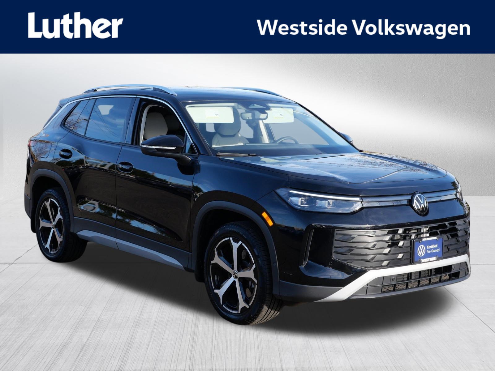 Certified 2025 Volkswagen Tiguan SE AWD/4WD image 1