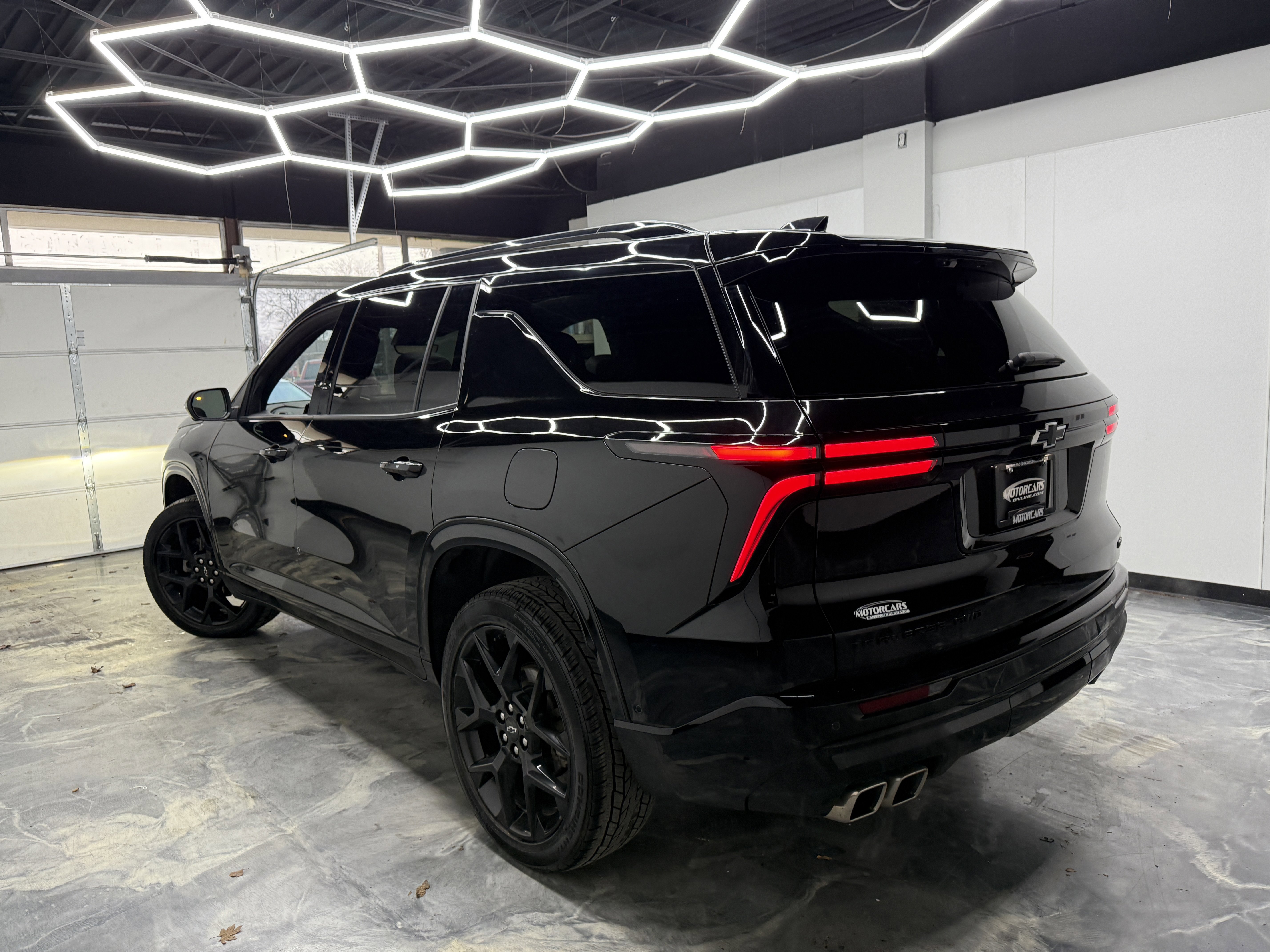 Used 2024 Chevrolet Traverse RS image 3