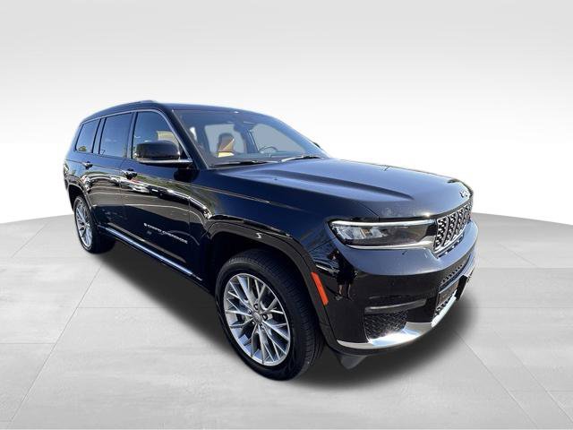 Used 2023 Jeep Grand Cherokee L Summit w/ Advanced Protech Group IV AWD/4WD image 12