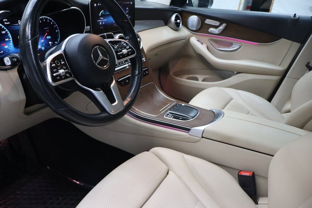 Used 2020 Mercedes-Benz GLC 350e 4MATIC w/ Premium Package image 18