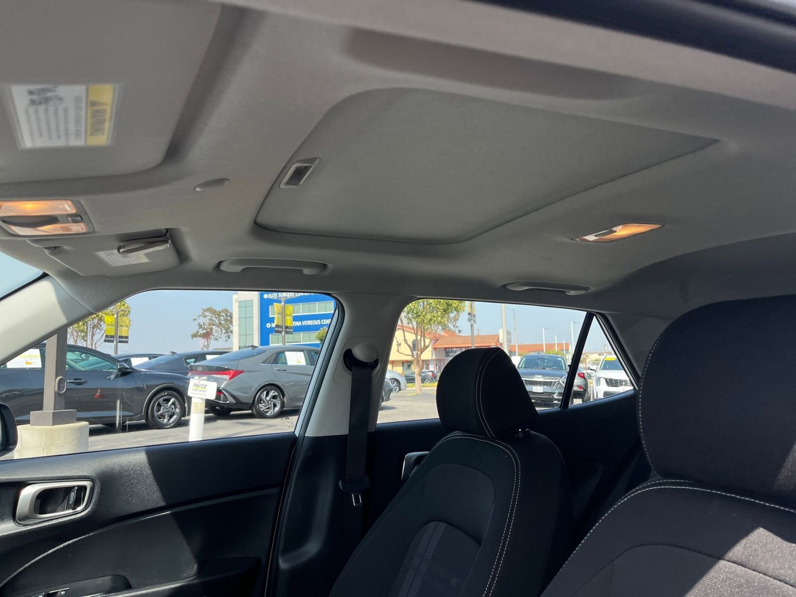Used 2025 Hyundai Venue SEL FWD image 30