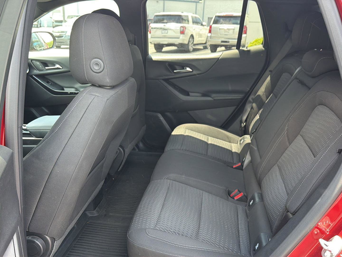 Used 2025 Chevrolet Equinox LT FWD image 11