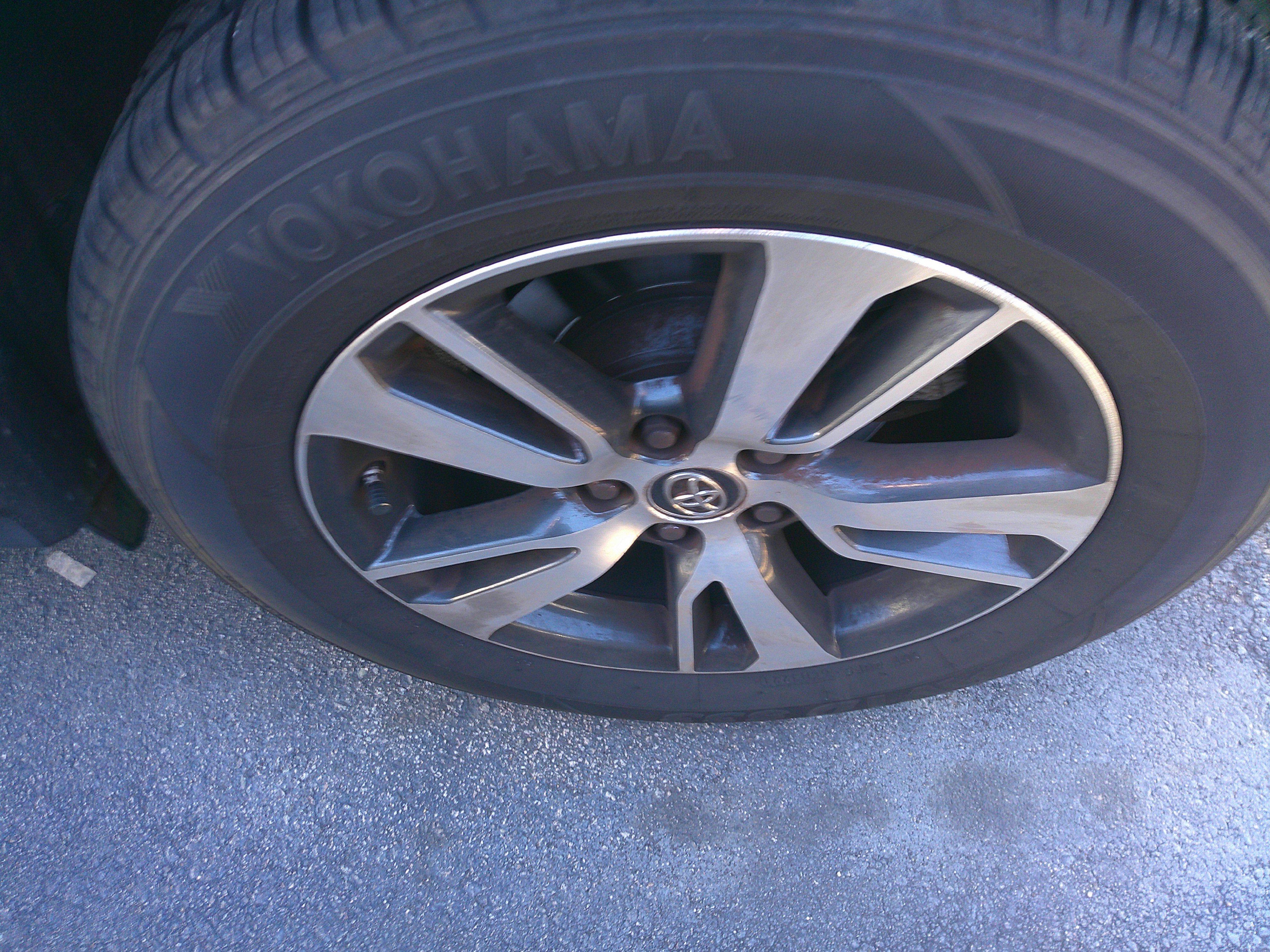 Used 2018 Toyota RAV4 XLE image 10