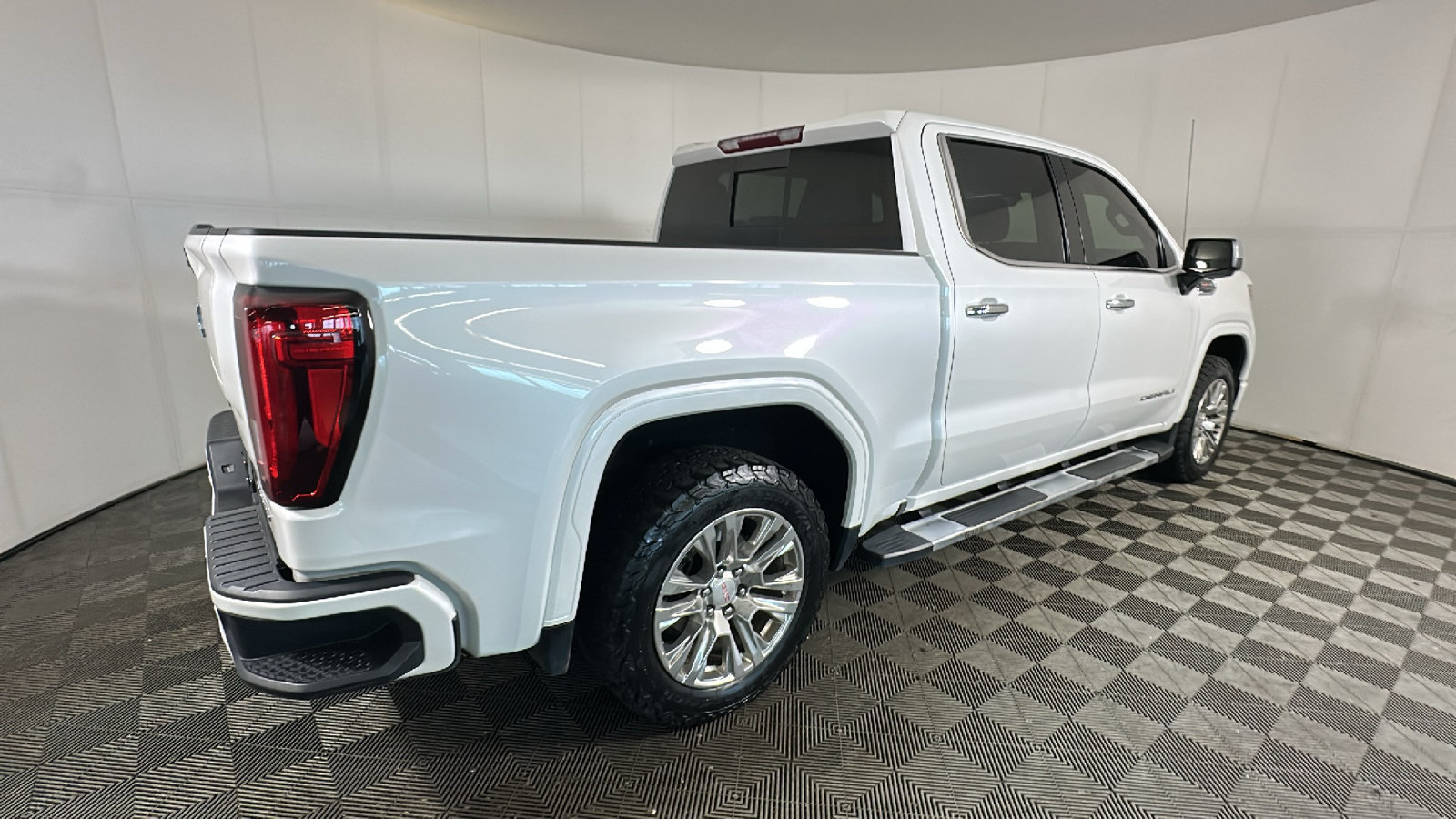 Used 2021 GMC Sierra 1500 Denali AWD/4WD image 3