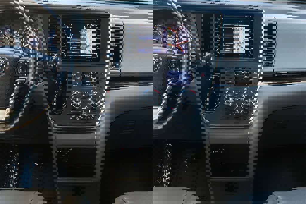 Used 2020 Toyota Sienna XLE Premium image 13