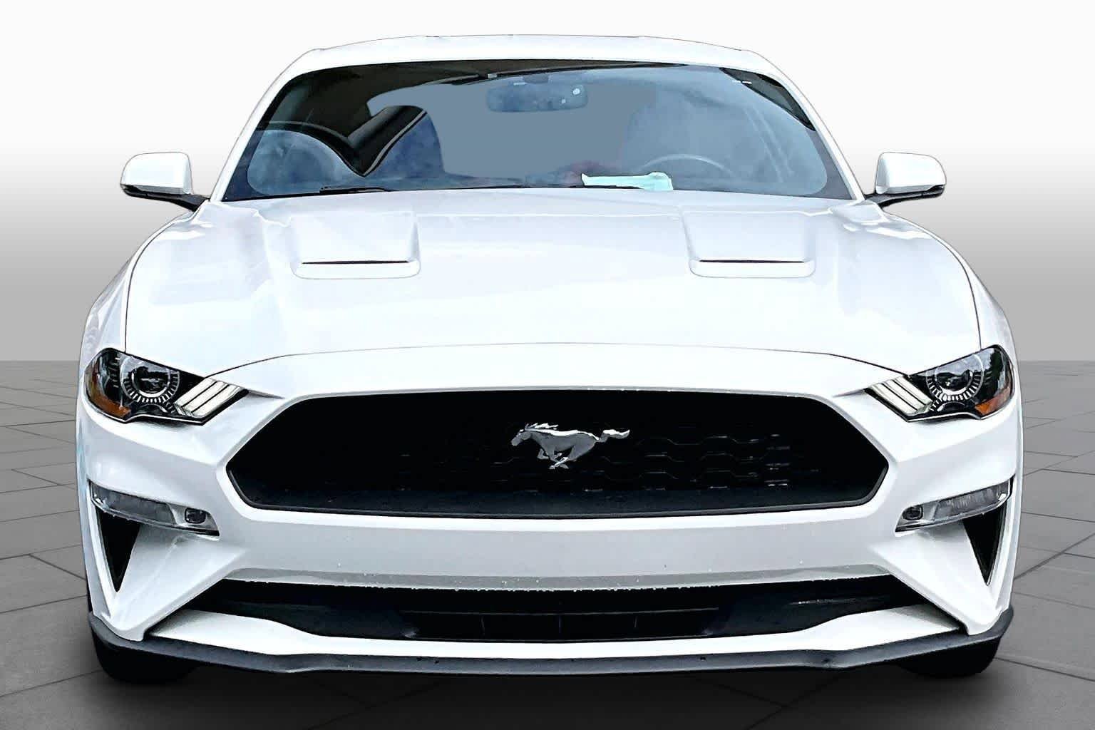 Used 2018 Ford Mustang Premium w/ Equipment Group 201A RWD image 4