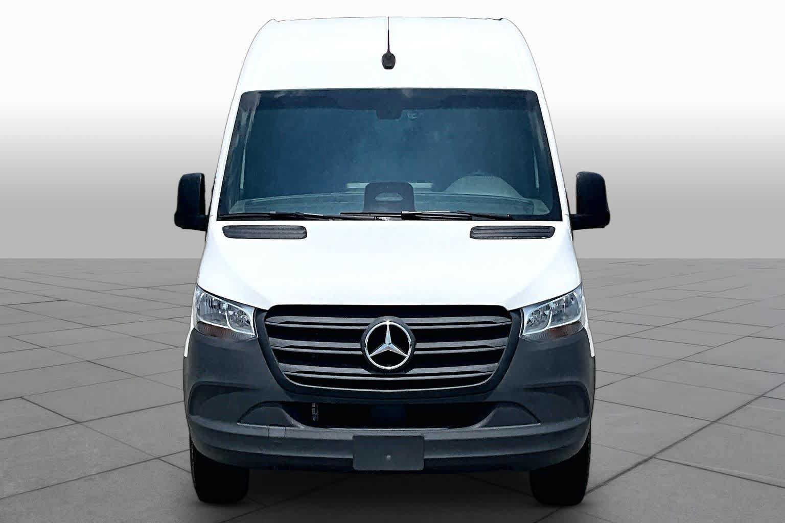 Used 2025 Mercedes-Benz Sprinter 2500 image 4