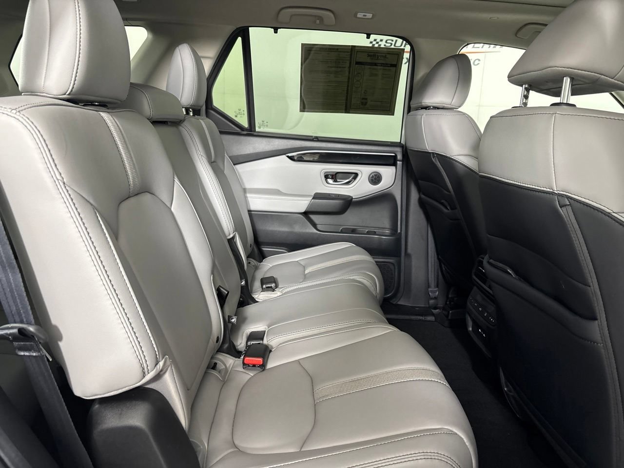 Used 2025 Honda Pilot Touring image 29