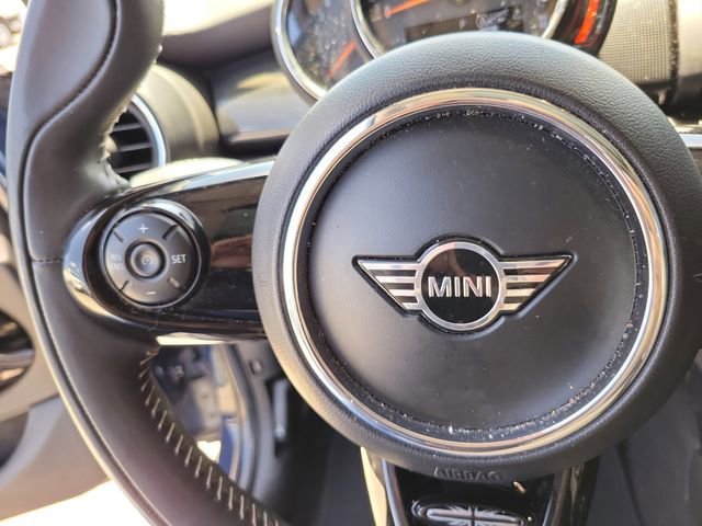 Used 2019 MINI Cooper 4-Door Hardtop w/ Signature Upholstery Package image 22